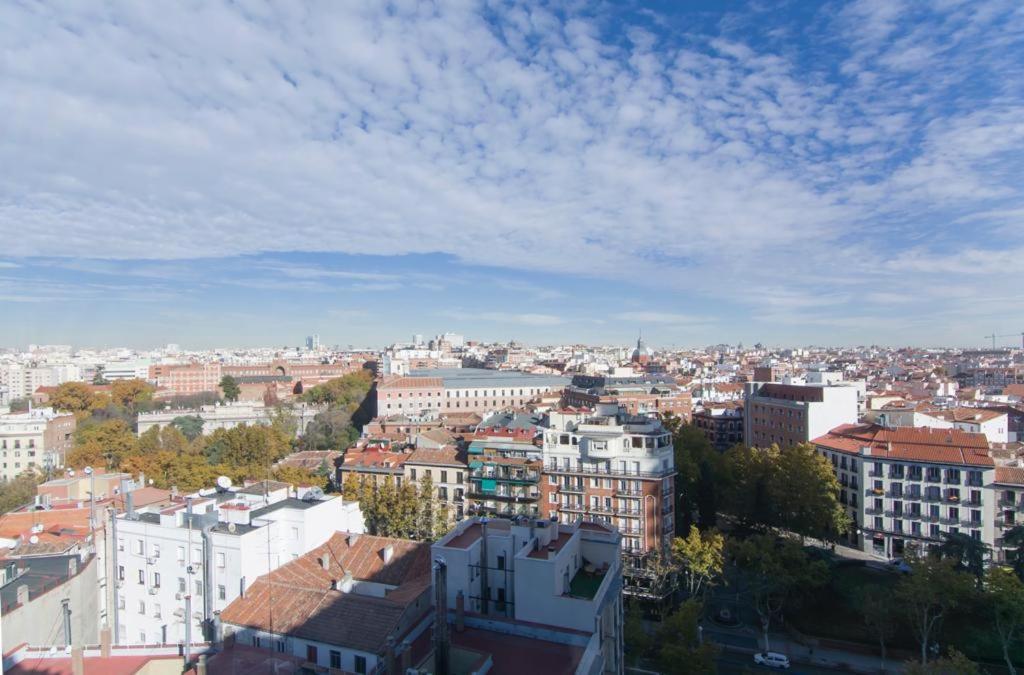 Апартаменты Plaza Espana & Gran Via Мадрид Экстерьер фото